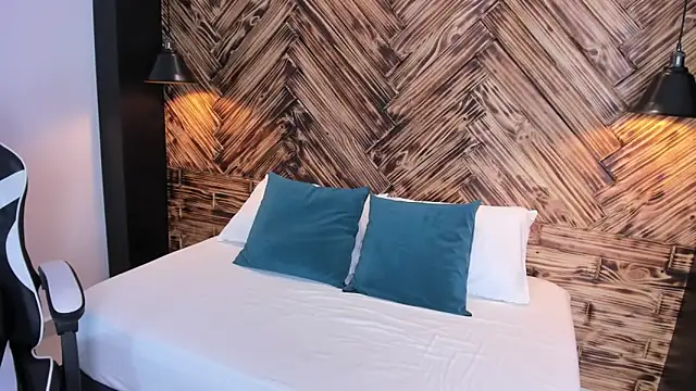 mia collins96 online show from 11/15/25, 02:48