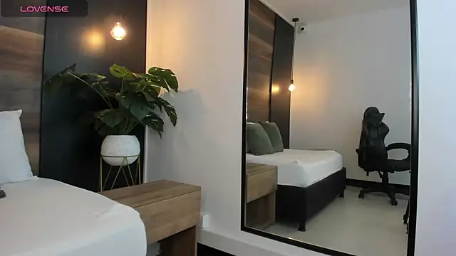 mia collins96 online show from 02/08/26, 01:58