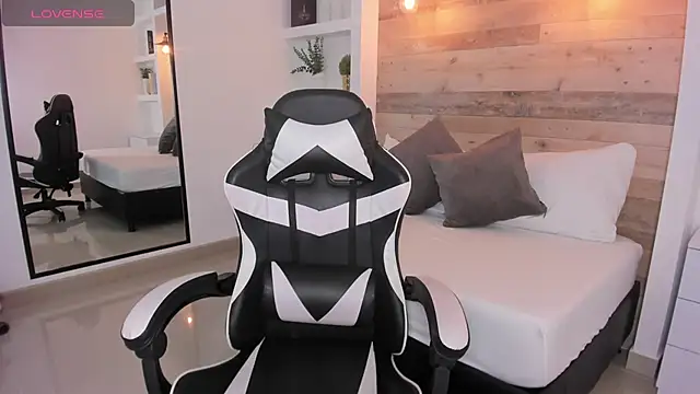 mia collins96 online show from 02/13/26, 02:22