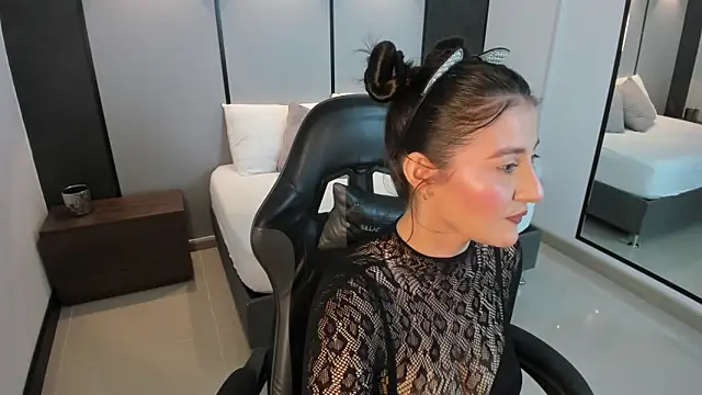 mia collins96 online show from 05/21/26, 02:42