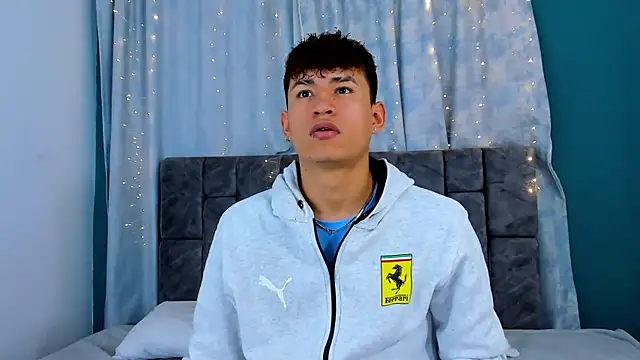 Nicolas Torres  online show from 12/14/25, 03:57