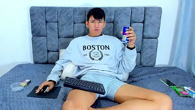 Nicolas Torres  online show from 11/04/25, 05:33