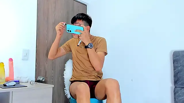 Nicolas Torres  online show from 11/12/25, 04:27