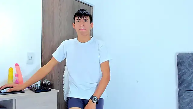 Nicolas Torres  online show from 11/18/25, 07:11