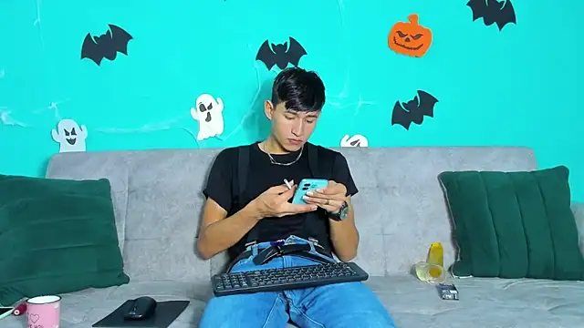 Nicolas Torres  online show from 10/29/25, 07:40