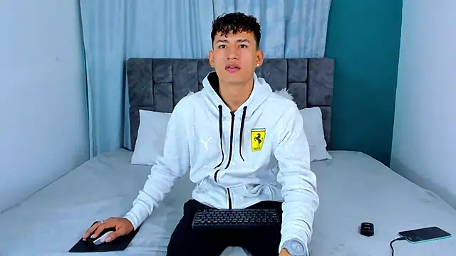 Nicolas Torres  online show from 11/21/25, 04:00