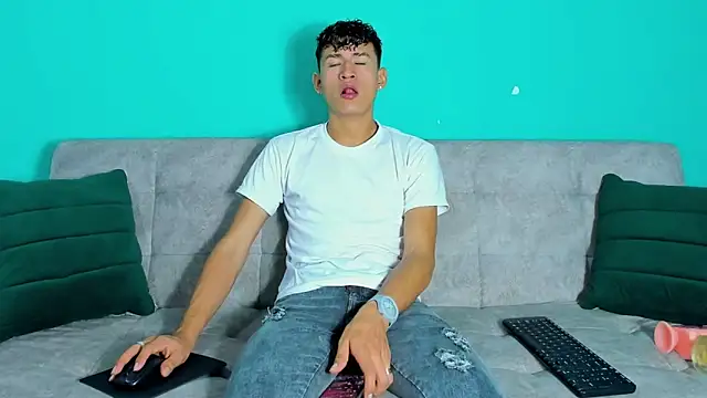 Nicolas Torres  online show from 11/22/25, 02:21