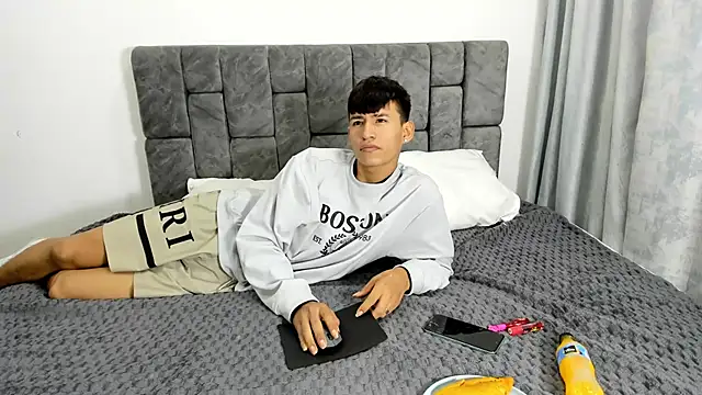 Nicolas Torres  online show from 10/28/25, 07:07