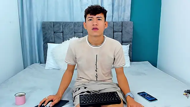 Nicolas Torres  online show from 11/30/25, 06:36