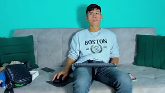 Nicolas Torres  online show from 10/23/25, 08:24