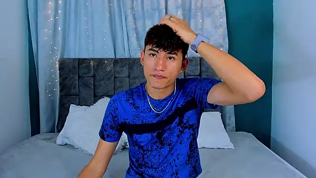 Nicolas Torres  online show from 12/17/25, 03:44