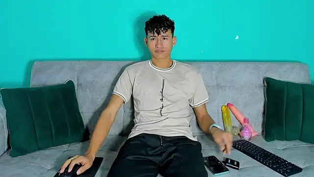 Nicolas Torres  online show from 11/25/25, 06:25