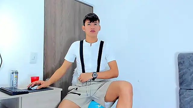 Nicolas Torres  online show from 11/14/25, 02:37