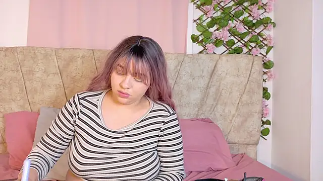 Karina Wong online show from 11/23/25, 08:52