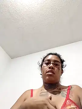 Snapshot of Chicattoo69 chatting on 10/21/25, 05:51 Chicattoo69 online show from 10/21/25, 05:51