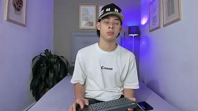 ApoloRicci online show from 10/29/25, 07:24