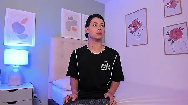 ApoloRicci online show from 01/11/26, 04:58