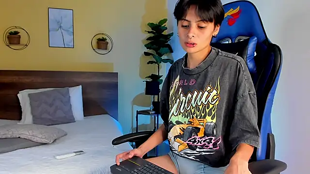 MartinnaGrecco online show from 11/10/25, 08:47