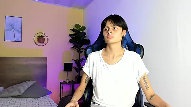 MartinnaGrecco online show from 12/04/25, 08:08