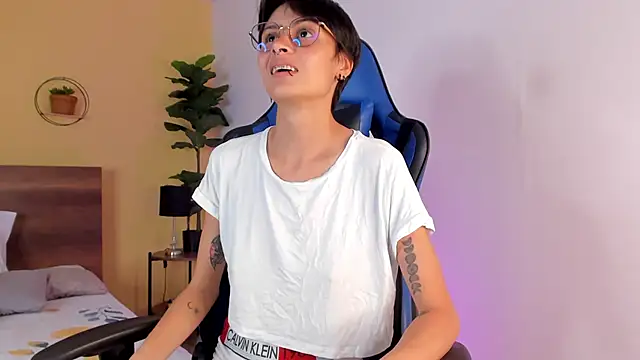 MartinnaGrecco online show from 11/15/25, 08:35