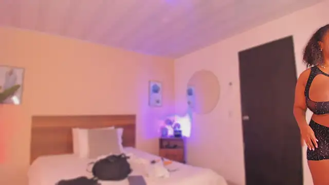 YariRose online show from 12/18/25, 02:10