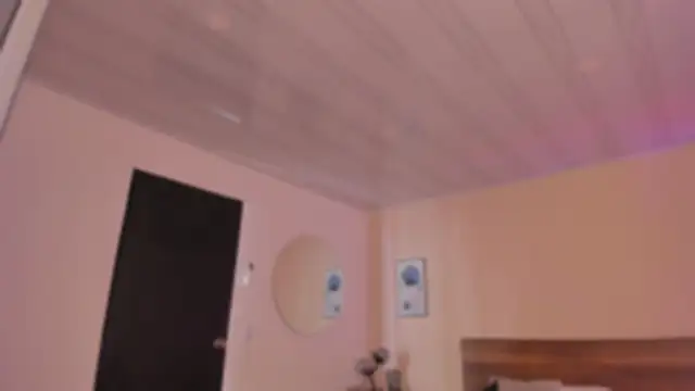 YariRose online show from 12/17/25, 02:11