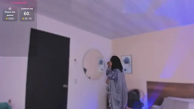 YariRose online show from 11/28/25, 01:33