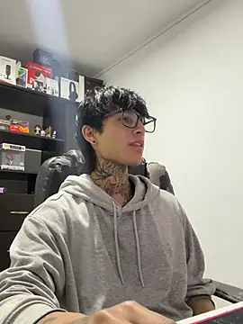 Snapshot of sflps chatting on 01/15/26, 10:24 sflps online show from 01/15/26, 10:24