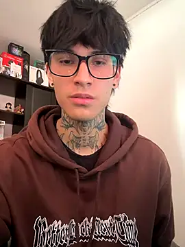 Snapshot of sflps chatting on 12/15/25, 08:03 sflps online show from 12/15/25, 08:03