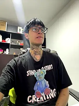 Snapshot of sflps chatting on 11/13/25, 08:46 sflps online show from 11/13/25, 08:46