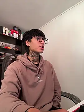 Snapshot of sflps chatting on 12/22/25, 05:24 sflps online show from 12/22/25, 05:24