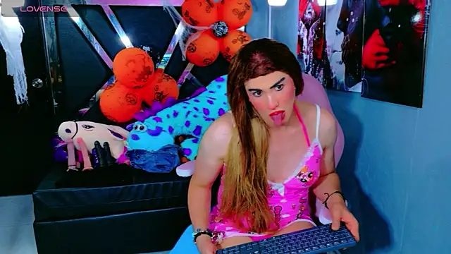 Jennfer Winson online show from 10/26/25, 08:42