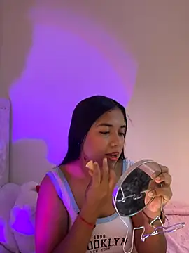 aly nicols online show from 10/30/25, 10:39