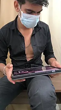 Snapshot of adi8210 chatting on 11/14/25, 12:31 adi8210 online show from 11/14/25, 12:31