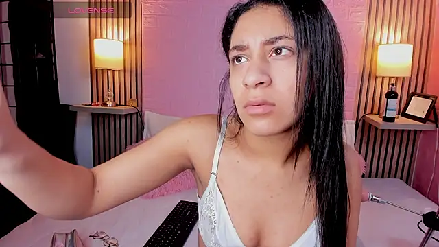 Snapshot of medussa_sexi chatting on 11/17/25, 03:43 medussa sexi online show from 11/17/25, 03:43