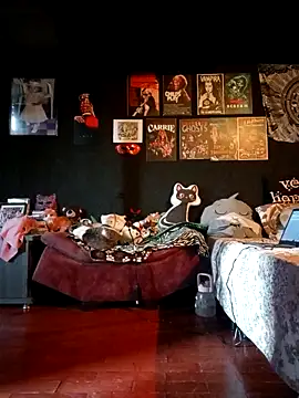 Isis Bathory online show from 10/30/25, 09:55