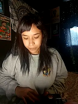 Isis Bathory online show from 10/23/25, 12:15