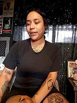 Isis Bathory online show from 11/26/25, 03:56