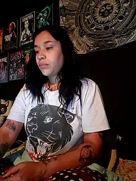 Isis Bathory online show from 11/20/25, 02:07