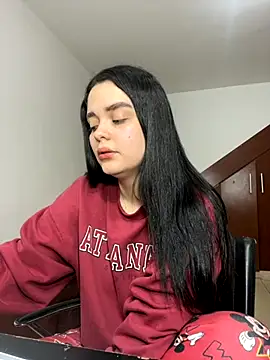 Selena Roa online show from 11/02/25, 12:37