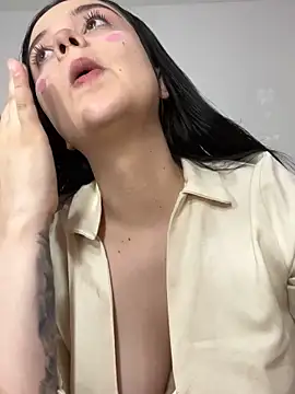 Selena Roa online show from 10/23/25, 12:04