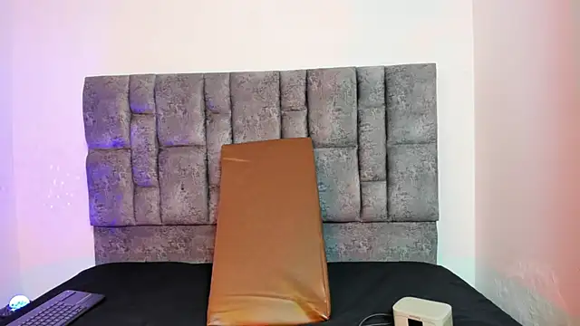 miah storm online show from 11/08/25, 02:48