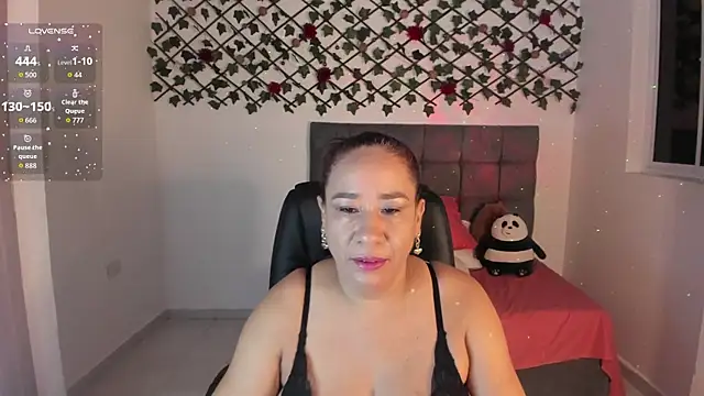 Karly Closson online show from 11/18/25, 04:38