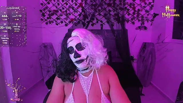 Karly Closson online show from 10/30/25, 04:44