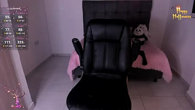 Karly Closson online show from 10/28/25, 04:13