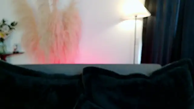 Snapshot of mia_roux1 chatting on 02/07/26, 12:46 mia roux1 online show from 02/07/26, 12:46