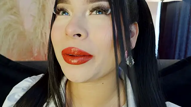 Snapshot of mia_roux1 chatting on 01/16/26, 07:07 mia roux1 online show from 01/16/26, 07:07