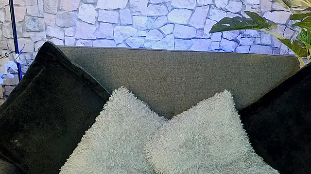 mia roux1 online show from 12/19/25, 07:38