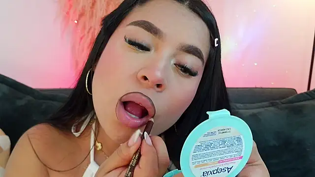 mia roux1 online show from 04/10/26, 09:22