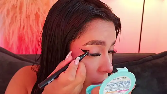 mia roux1 online show from 04/04/26, 08:37